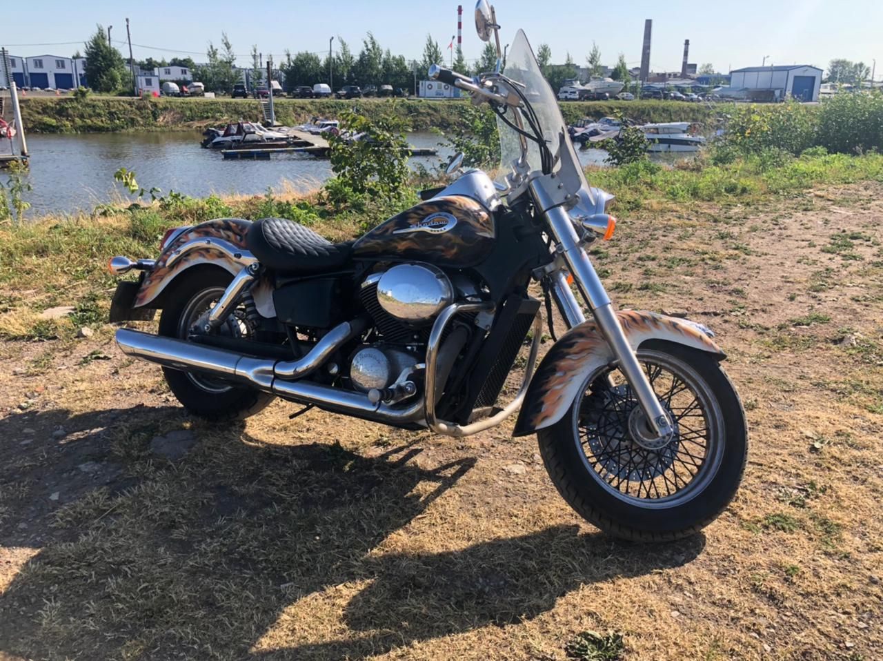 Ветровое стекло на Honda Shadow 750